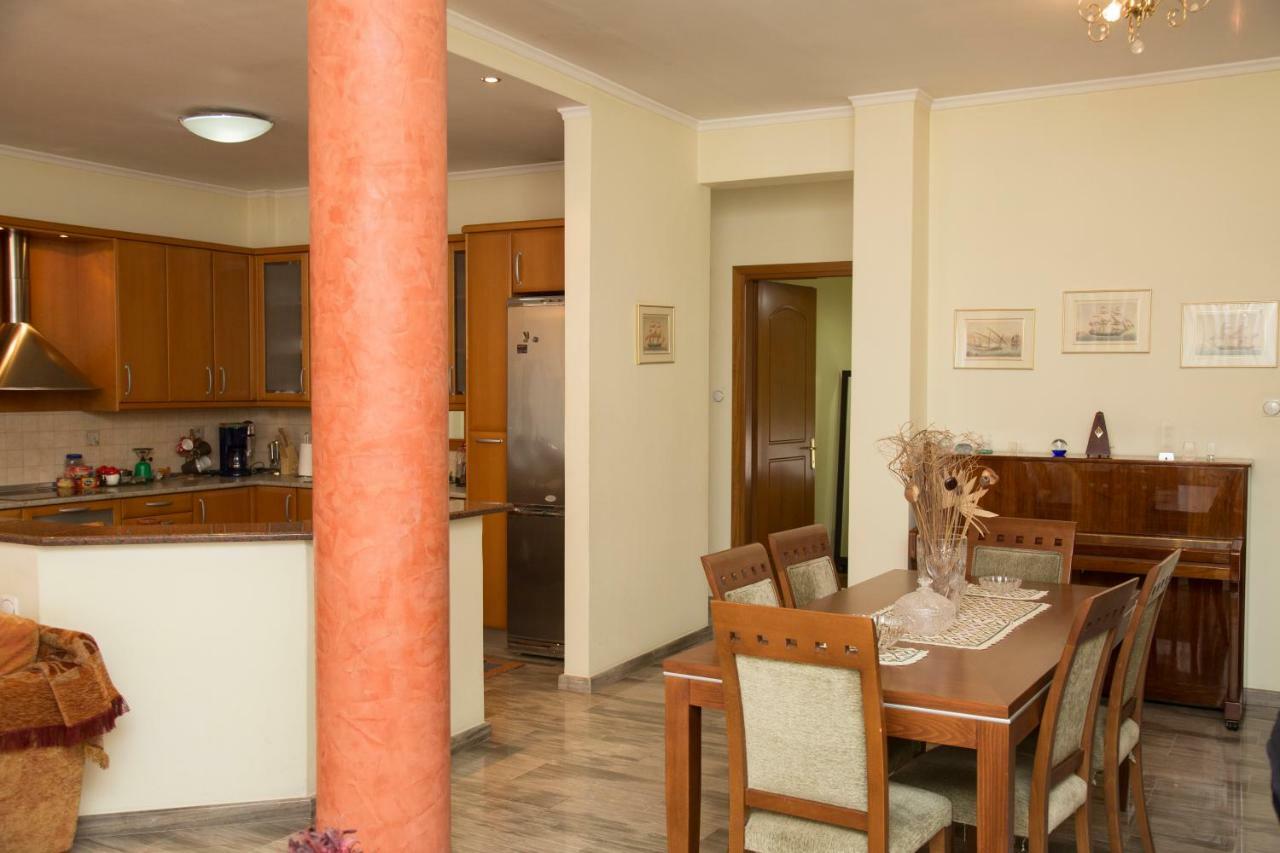 Veta'S Spacious Central Apartment Széresz Kültér fotó